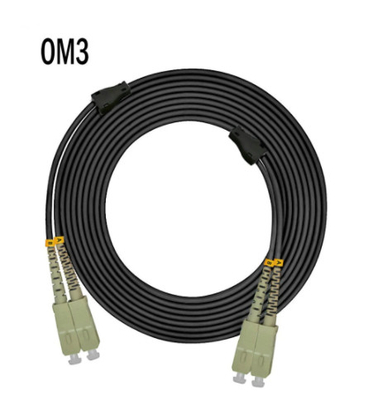 Cordone di patch in fibra ottica multimodo con lunghezze personalizzabili e bassa perdita di inserimento di &lt; 0,3 dB