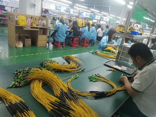 24 Core MTP Trunk Cable Jumper in fibra ottica per data center FTTX PVC personalizzabile