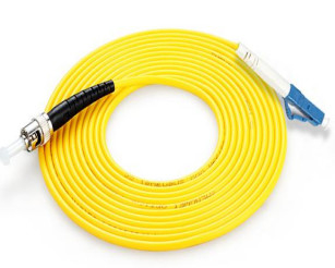 SM/OM1-OM5 Tipo di fibra LC-ST UPC/ APC Cordone di patch in fibra ottica simplex/duplex per reti ≤ 0,3 dB Perdita di inserimento