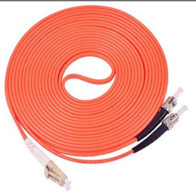 SM/OM1-OM5 Tipo di fibra LC-ST UPC/ APC Cordone di patch in fibra ottica simplex/duplex per reti ≤ 0,3 dB Perdita di inserimento