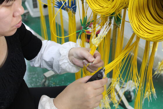 SC/APC-SC/APC cordone di patch simplex con bassa perdita di inserimento, alta perdita di riflessione e lunghezza personalizzata