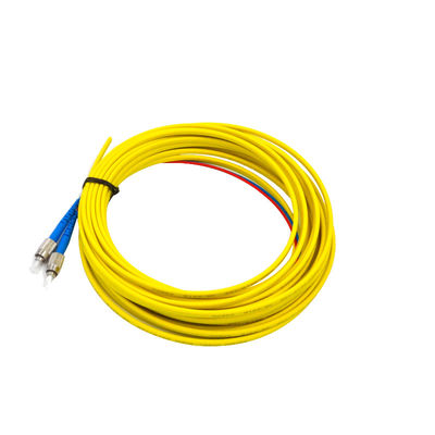 Modo giallo a fibra ottica duplex del cavo piano della treccia del PVC G657A1 di FC UPC singolo