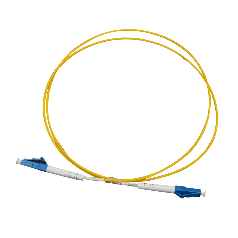 Tipo di lucidatura del patchcord in fibra ottica blu/biancastro ≤ 0,3 dB Perdita di inserimento Diametro della fibra 9/125um