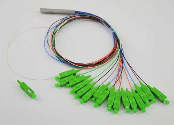 1X16 FTTX Mini tubo di acciaio Fibra ottica PLC Splitter cavo diametro 0,9 mm per applicazioni FTTX