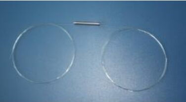 Mini isolatore a stadio singolo insensibile alla polarizzazione